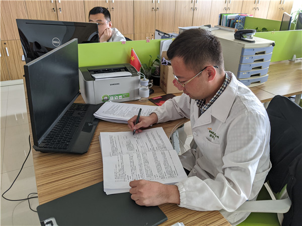 只爭(zhēng)朝夕，不負(fù)韶華